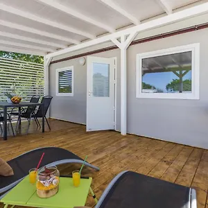 https://premium-mobile-homes-zelena-laguna.in-istria.net